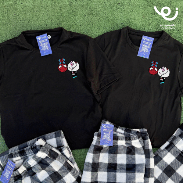 DÚO DE PIJAMAS PARA PAREJAS NAVIDEÑAS